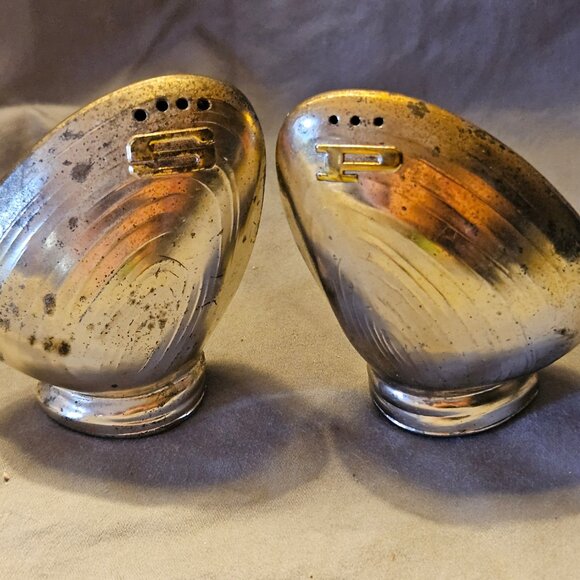 Clam Shell Shaker Set (item#3137) - Picture 2 of 6
